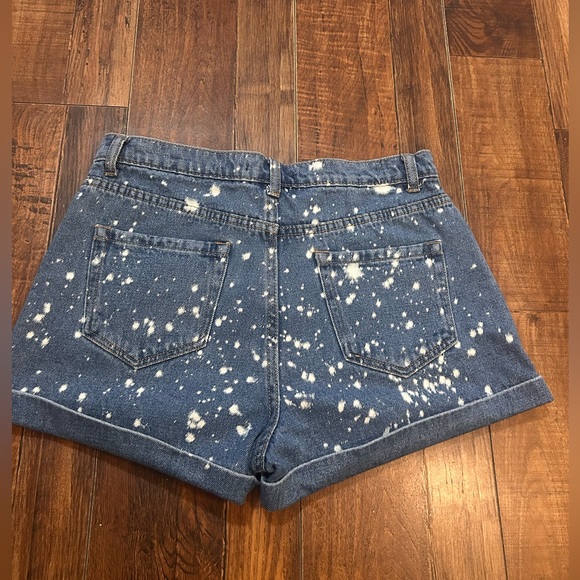 Forever 21 White Splatter Cow Print Style Jean Shorts Size 29. - Picture 5 of 11